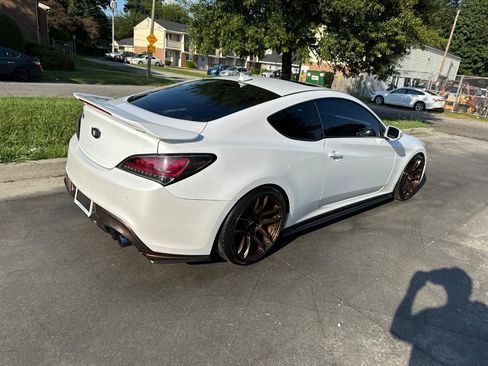 Used 2016 Hyundai Genesis Coupe 3.8 RWD image 4