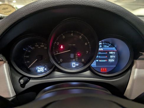 Used 2023 Porsche Macan image 32