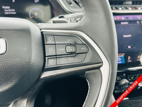 Used 2023 Jeep Grand Cherokee L Limited w/ Black Appearance Package image 9