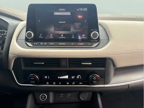 Used 2023 Nissan Rogue SV image 41