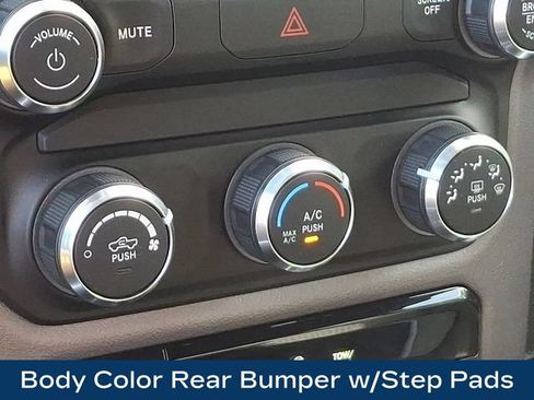Used 2020 RAM 1500 Big Horn AWD/4WD image 14