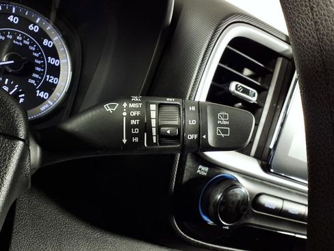 Used 2021 Hyundai Venue SE FWD image 21