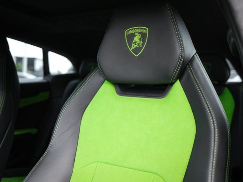 Used 2022 Lamborghini Urus AWD/4WD image 31