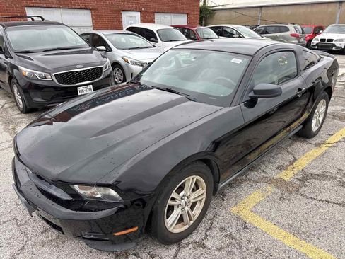 Used 2012 Ford Mustang Coupe image 2