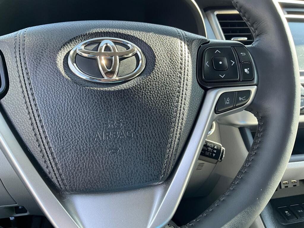 Used 2019 Toyota Highlander Limited Platinum AWD/4WD image 24
