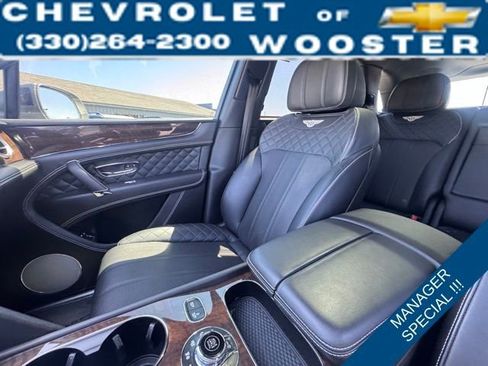 Used 2017 Bentley Bentayga image 23