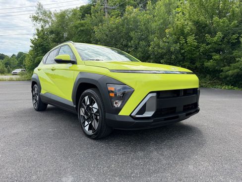 Used 2024 Hyundai Kona SEL w/ Convenience Package FWD image 3