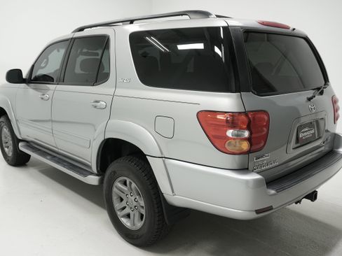 Used 2004 Toyota Sequoia SR5 RWD image 6