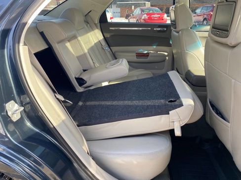 Used 2008 Chrysler 300 C w/ Protection Group II image 43