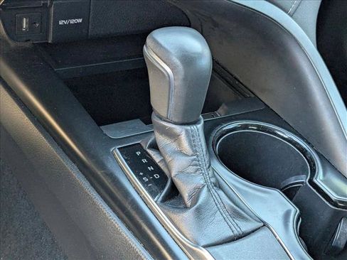 Used 2019 Toyota Camry SE image 9