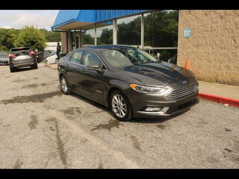 Used 2017 Ford Fusion SE w/ Equipment Group 602A FWD image 1