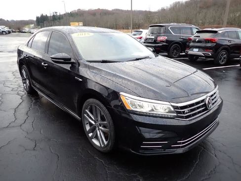 Used 2018 Volkswagen Passat 2.0T R-Line w/ R-Line Lighting Package image 7