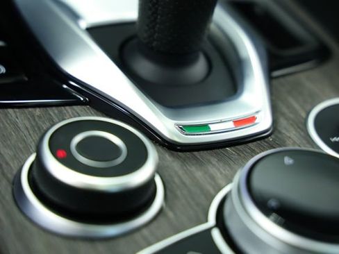 Used 2022 Alfa Romeo Giulia Ti image 25