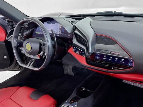 Used 2022 Ferrari SF90 Spider image 31