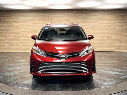 Used 2019 Toyota Sienna LE image 20