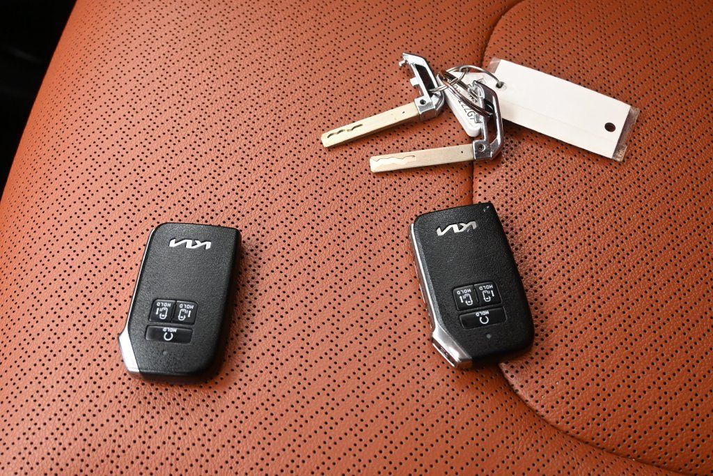 Used 2024 Kia Carnival SX Prestige FWD image 11