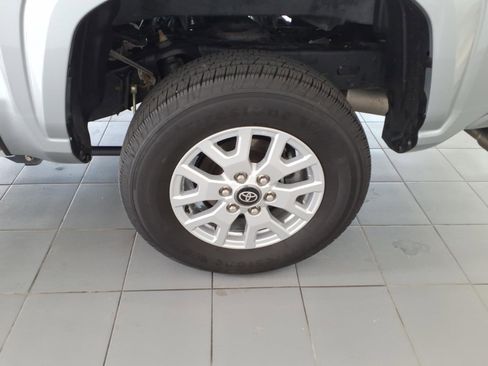 Used 2025 Toyota Tacoma SR5 AWD/4WD image 16