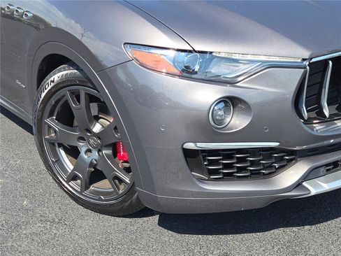 Used 2019 Maserati Levante GranLusso image 3