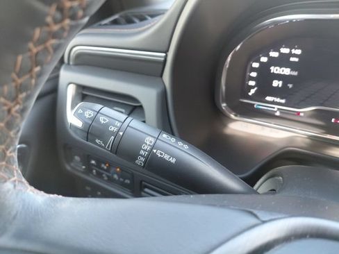 Used 2022 GMC Yukon XL AT4 AWD/4WD image 32