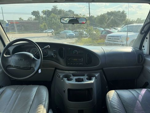 Used 2001 Ford E-150 and Econoline 150 image 16