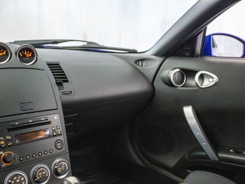 Used 2005 Nissan 350Z Coupe w/ (N93) Cargo Convenience Pkg image 5