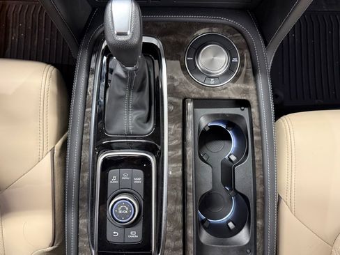 Used 2024 Nissan Armada Platinum w/ Captain's Chairs Package RWD image 14