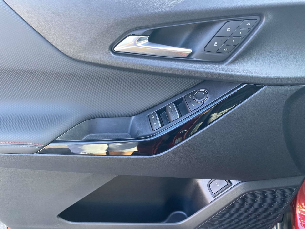 New 2026 Chevrolet Equinox RS w/ Convenience Package III FWD image 16