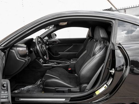 Used 2023 Toyota GR86 Premium RWD image 3