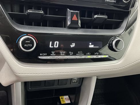Used 2022 Toyota Corolla Cross LE AWD/4WD image 18