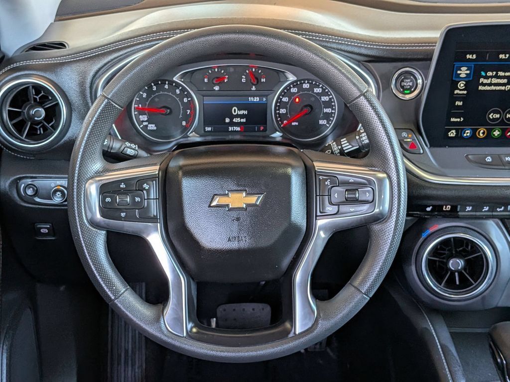 Used 2025 Chevrolet Blazer LT FWD image 19