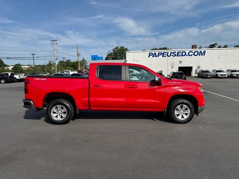 Used 2022 Chevrolet Silverado 1500 LT AWD/4WD image 3