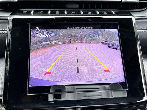 Used 2024 Jeep Grand Cherokee Laredo X image 13