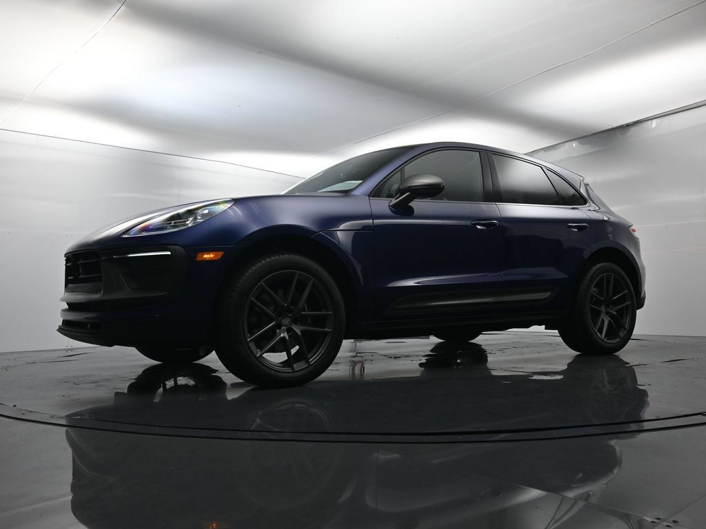 Certified 2025 Porsche Macan AWD/4WD image 45