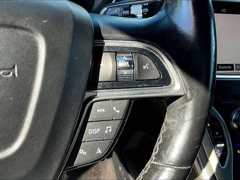Used 2019 Lincoln Nautilus Reserve FWD image 21
