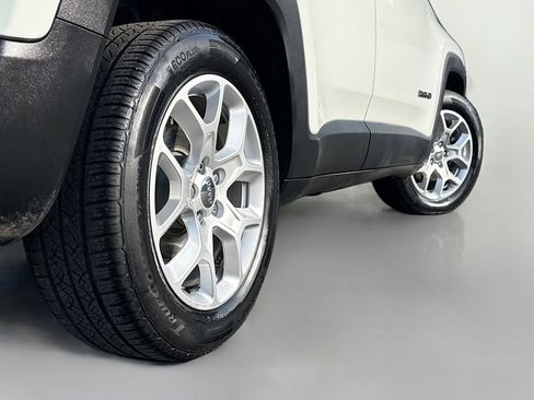 Used 2016 Jeep Renegade Latitude image 16