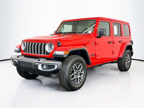 Used 2025 Jeep Wrangler Sahara image 3