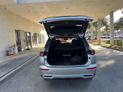 New 2025 Mitsubishi Outlander SE image 27