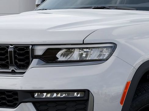 New 2026 Jeep Grand Cherokee L Limited w/ Limited Altitude Package AWD/4WD image 11