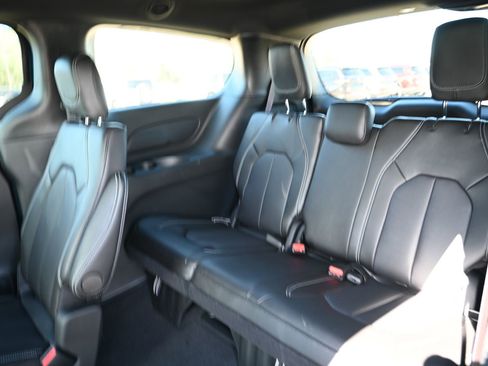 New 2025 Chrysler Pacifica Select image 24