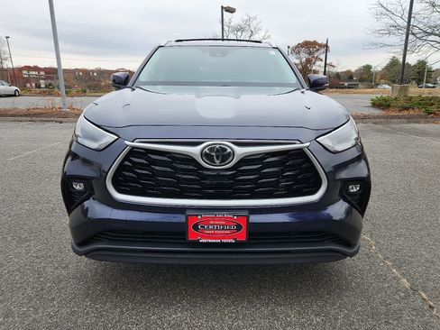 Certified 2022 Toyota Highlander XLE image 2