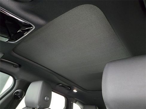 New 2026 Land Rover Range Rover Velar Dynamic SE image 11