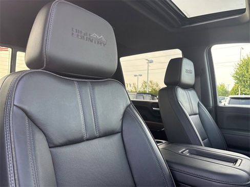 Used 2022 Chevrolet Silverado 3500 High Country image 43