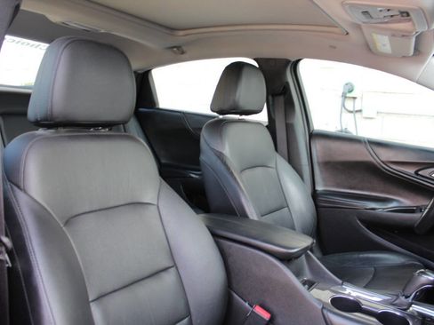 Used 2017 Chevrolet Malibu LT w/ Leather Package image 16