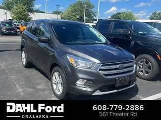 Used 2017 Ford Escape SE w/ SE Cold Weather Package AWD/4WD video 1