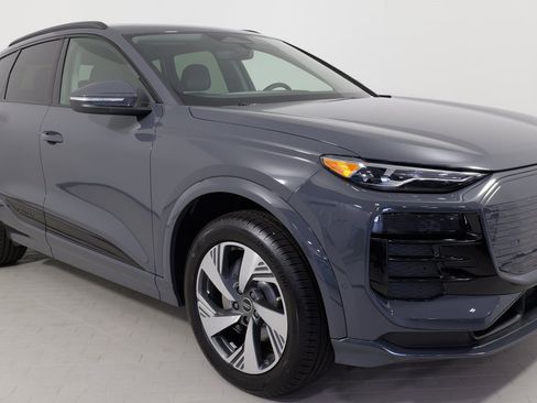 Used 2025 Audi Q6 e-tron Premium image 9