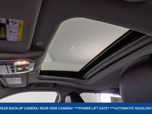 Used 2023 Toyota Highlander XLE image 8