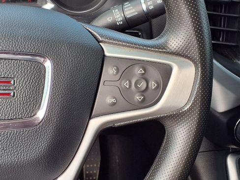 Used 2023 GMC Acadia SLE FWD image 16