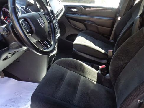 Used 2019 Dodge Grand Caravan SE FWD image 16
