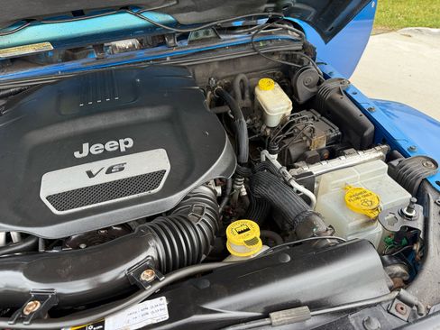 Used 2014 Jeep Wrangler Unlimited Sahara w/ Dual Top Group image 37