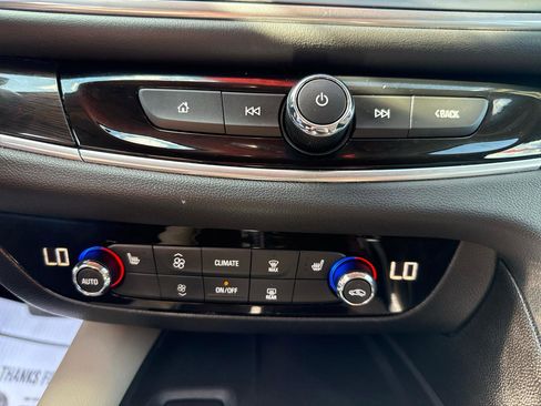 Used 2019 Buick Enclave Essence AWD/4WD image 22